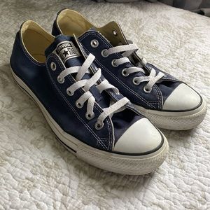Converse Chuck Taylor All Star Classic - Women’s 9 in Navy